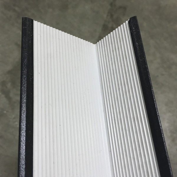 Cornière PVC 40 x 60 x 2.5 mm - gris 7035 - sécable - 1 colis